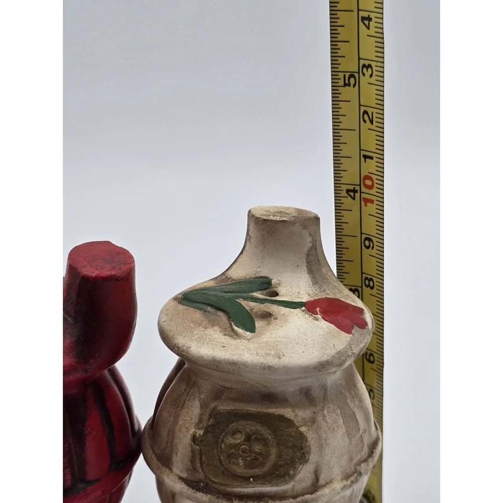 Vintage Ceramic Red White‎ POT BELLY STOVE Ceramic Salt & Pepper Shakers S&P